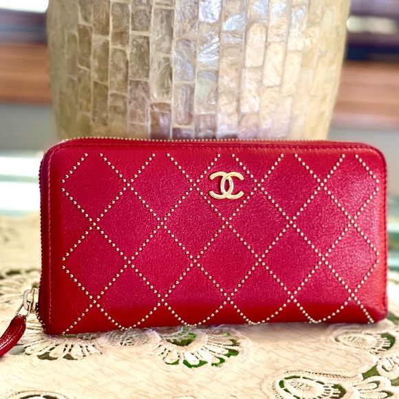 CHANEL Handbags - Authentic CHANEL CC Interlocking Continental zippy Wallet